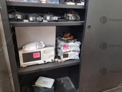 11#10261 Attrezzatura elettronica, meccanica, scaffalature