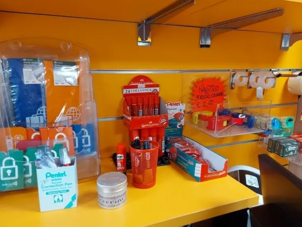 1#6000 Attrezzatura e materiale per copisteria