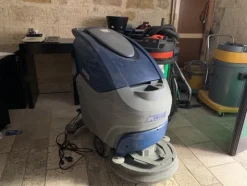 1#6983 Attrezzatura e prodotti per pulizie professionali