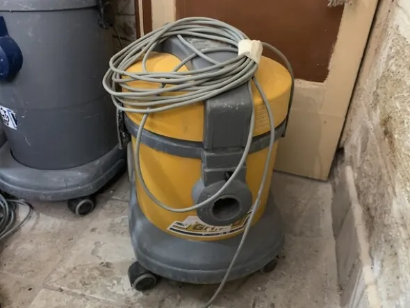 1#6983 Attrezzatura e prodotti per pulizie professionali
