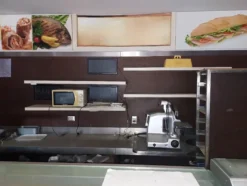 6#8270 Attrezzatura per bar e pasticceria