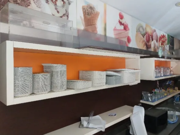 6#8270 Attrezzatura per bar e pasticceria