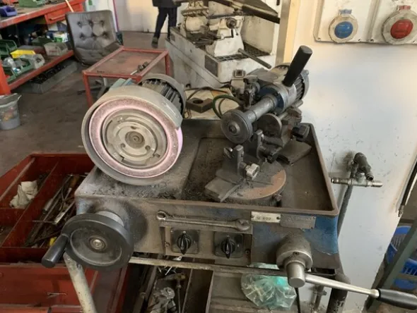 23#6947 Attrezzatura per officina