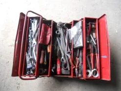 16#7053 Attrezzatura per officina meccanica