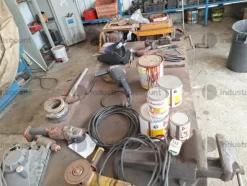 5#9304 Attrezzatura varia per officina