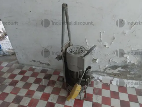 7#10133 Attrezzature da cantiere
