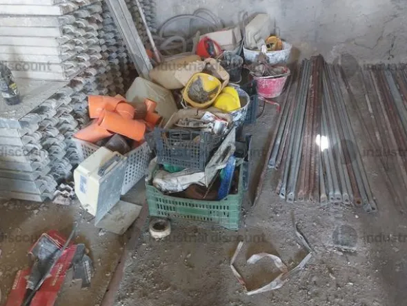 7#10133 Attrezzature da cantiere