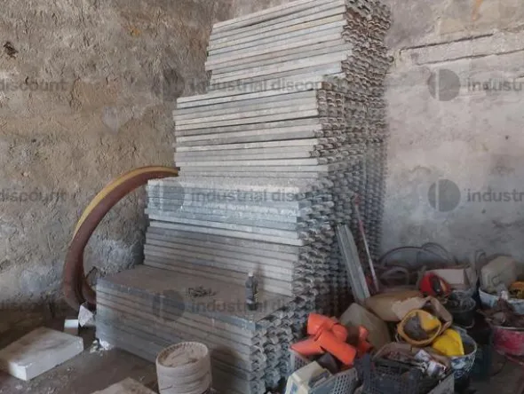 7#10133 Attrezzature da cantiere