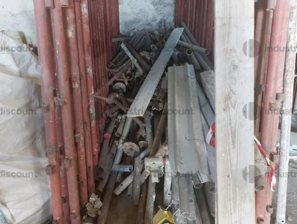 7#10133 Attrezzature da cantiere