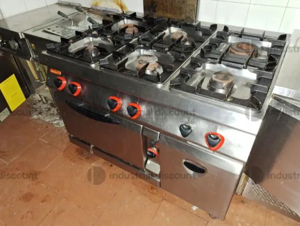 1#8704 Attrezzature ed arredo per ristorazione