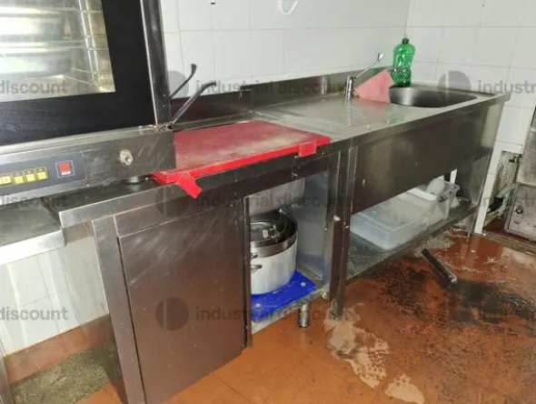 1#8704 Attrezzature ed arredo per ristorazione