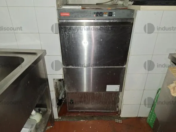 1#8704 Attrezzature ed arredo per ristorazione