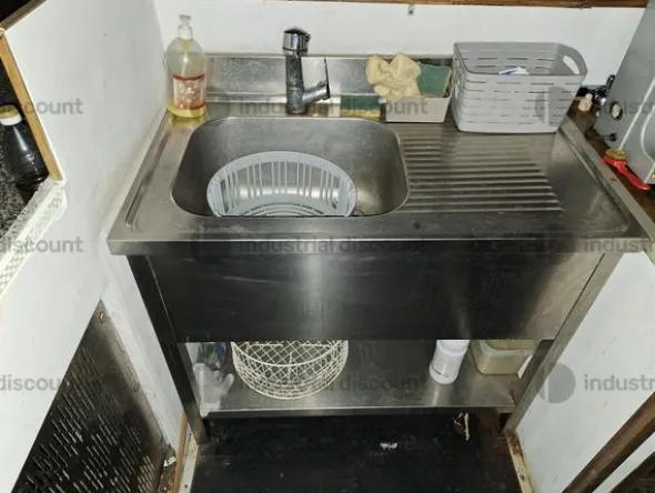 1#8704 Attrezzature ed arredo per ristorazione