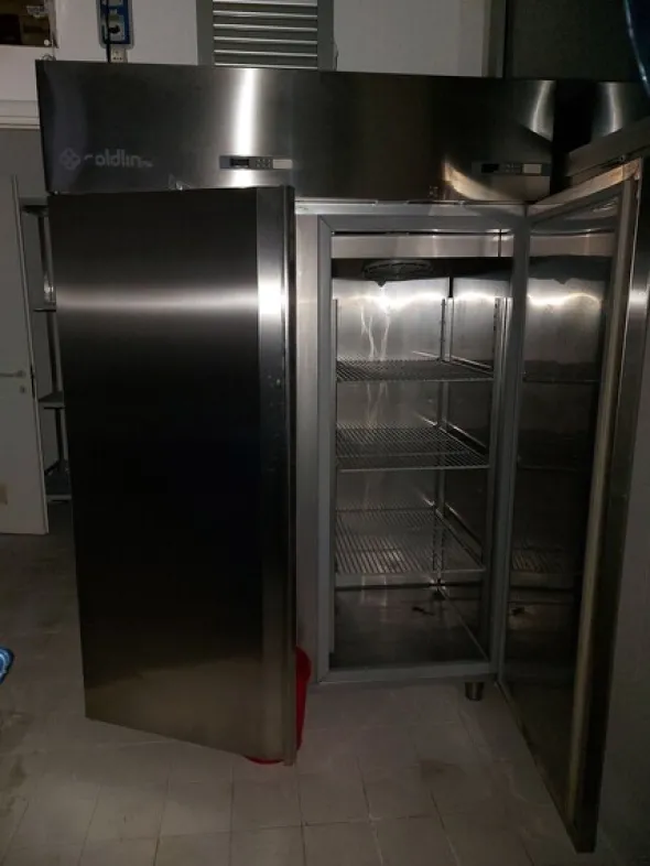 1#8172 Attrezzature ed arredo per ristorazione