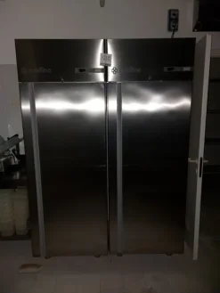 1#8172 Attrezzature ed arredo per ristorazione