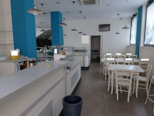 1#8172 Attrezzature ed arredo per ristorazione