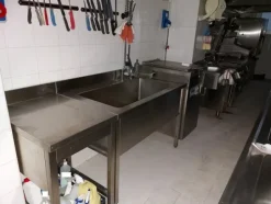 1#8172 Attrezzature ed arredo per ristorazione