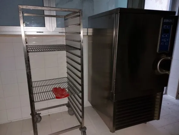 1#8172 Attrezzature ed arredo per ristorazione