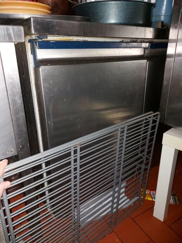 1#8228 Attrezzature ed arredo per ristorazione