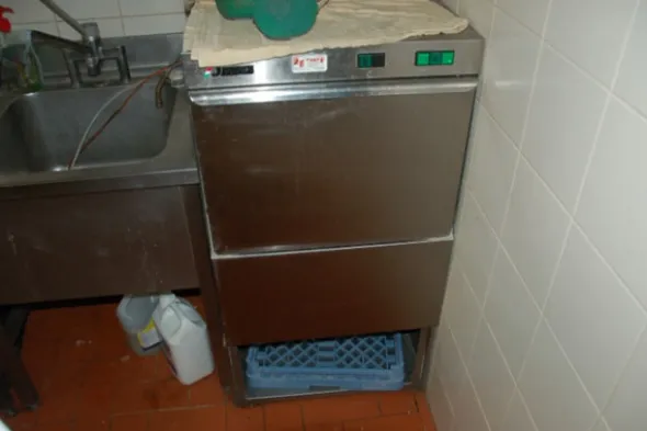 1#8228 Attrezzature ed arredo per ristorazione