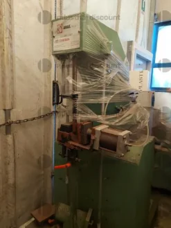 2#8561 Attrezzature e macchine per l'industria calzaturiera