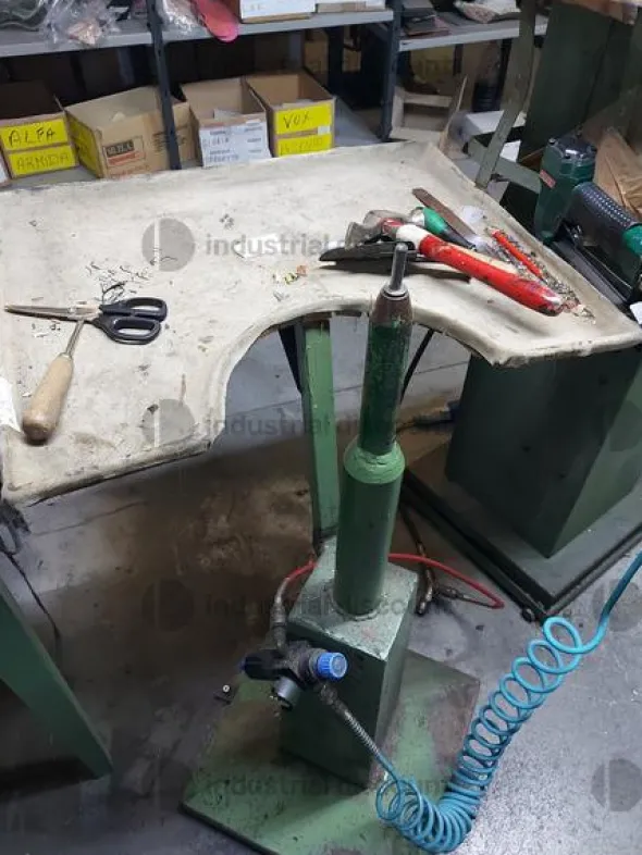 2#8561 Attrezzature e macchine per l'industria calzaturiera