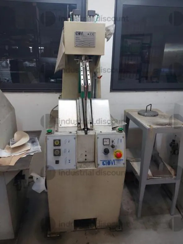 2#8561 Attrezzature e macchine per l'industria calzaturiera