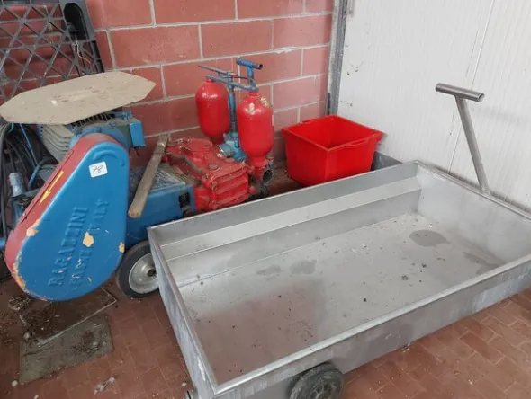 4#81150 Attrezzature e macchine per la viticoltura