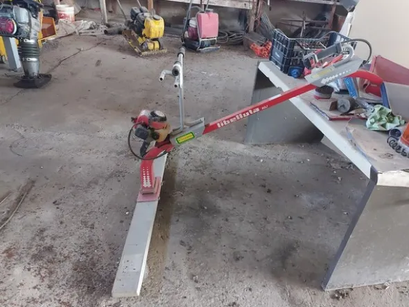 9#7900 Attrezzature e materiali da cantiere