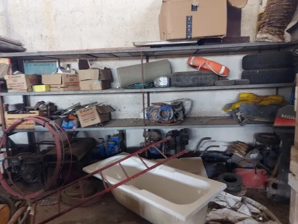 9#7900 Attrezzature e materiali da cantiere