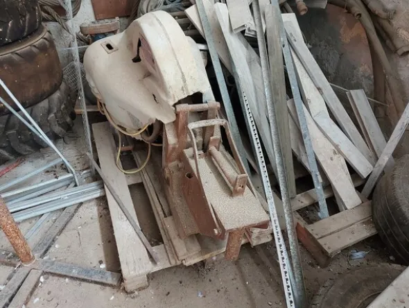9#7900 Attrezzature e materiali da cantiere