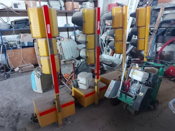 9#7900 Attrezzature e materiali da cantiere