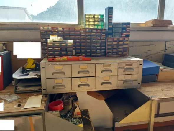 48#7333 Attrezzature e materiali da officina elettrica
