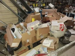 1#9764 Attrezzature, materiale di consumo e minuteria da elettricista, arredi da ufficio e scaffalature
