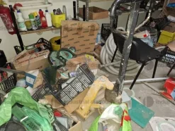 1#9764 Attrezzature, materiale di consumo e minuteria da elettricista, arredi da ufficio e scaffalature