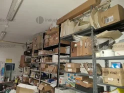 1#9764 Attrezzature, materiale di consumo e minuteria da elettricista, arredi da ufficio e scaffalature