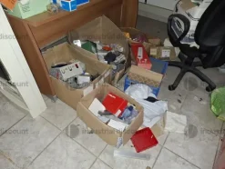1#9764 Attrezzature, materiale di consumo e minuteria da elettricista, arredi da ufficio e scaffalature