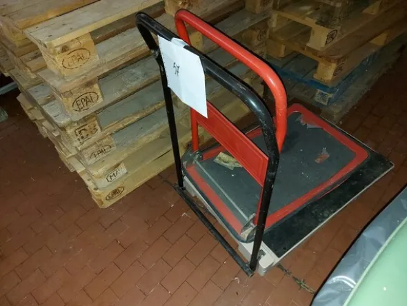 19#7562 Attrezzature per la movimentazione della merce