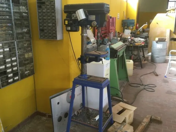12#6964 Attrezzature per officina meccanica