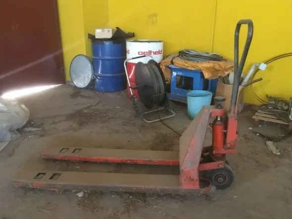 12#6964 Attrezzature per officina meccanica