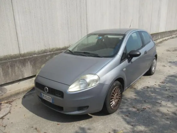 1#8700 Attrezzature varie di magazzino e rimanenze di materiale elettrico e veicoli