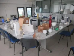 1#8700 Attrezzature varie di magazzino e rimanenze di materiale elettrico e veicoli
