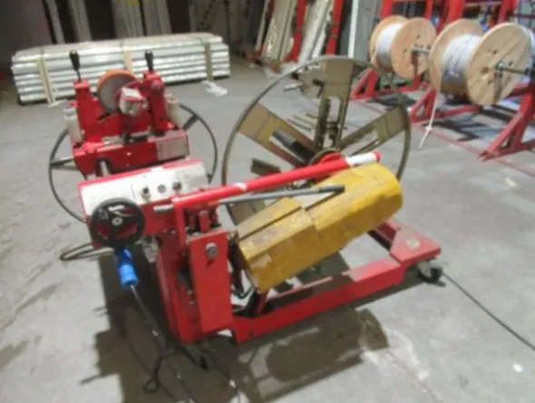 1#8700 Attrezzature varie di magazzino e rimanenze di materiale elettrico e veicoli