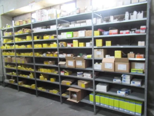 1#8700 Attrezzature varie di magazzino e rimanenze di materiale elettrico e veicoli