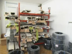 5#8599 Attrezzature varie di magazzino e rimanenze di materiale elettrico