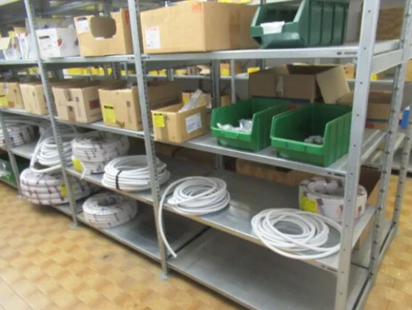 5#8599 Attrezzature varie di magazzino e rimanenze di materiale elettrico