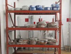 5#8599 Attrezzature varie di magazzino e rimanenze di materiale elettrico