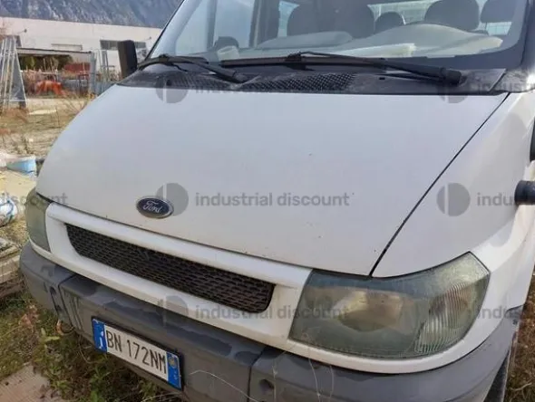 3#8924 Autocarro cabinato Ford Transit
