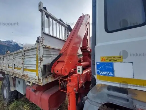 9#8924 Autocarro con grù Fiat Iveco