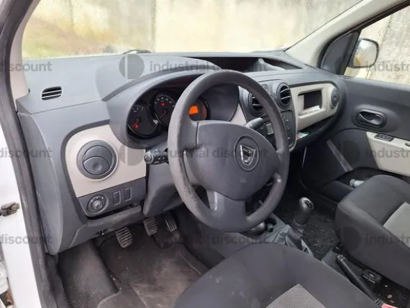 38#9770 Autocarro Dacia Dokker